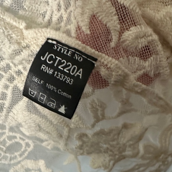 POL Ivory Lace Overlay - Picture 3 of 5